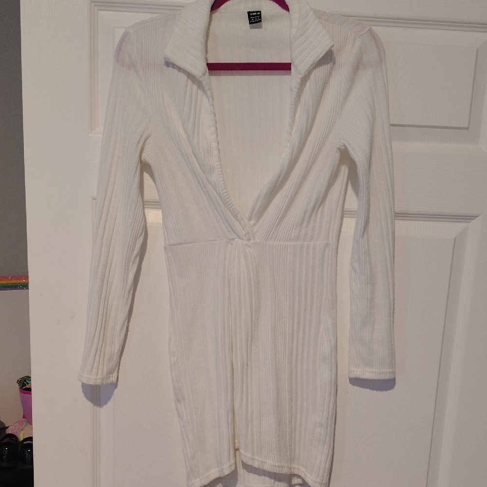 Elegant White Ribbed Women's Top